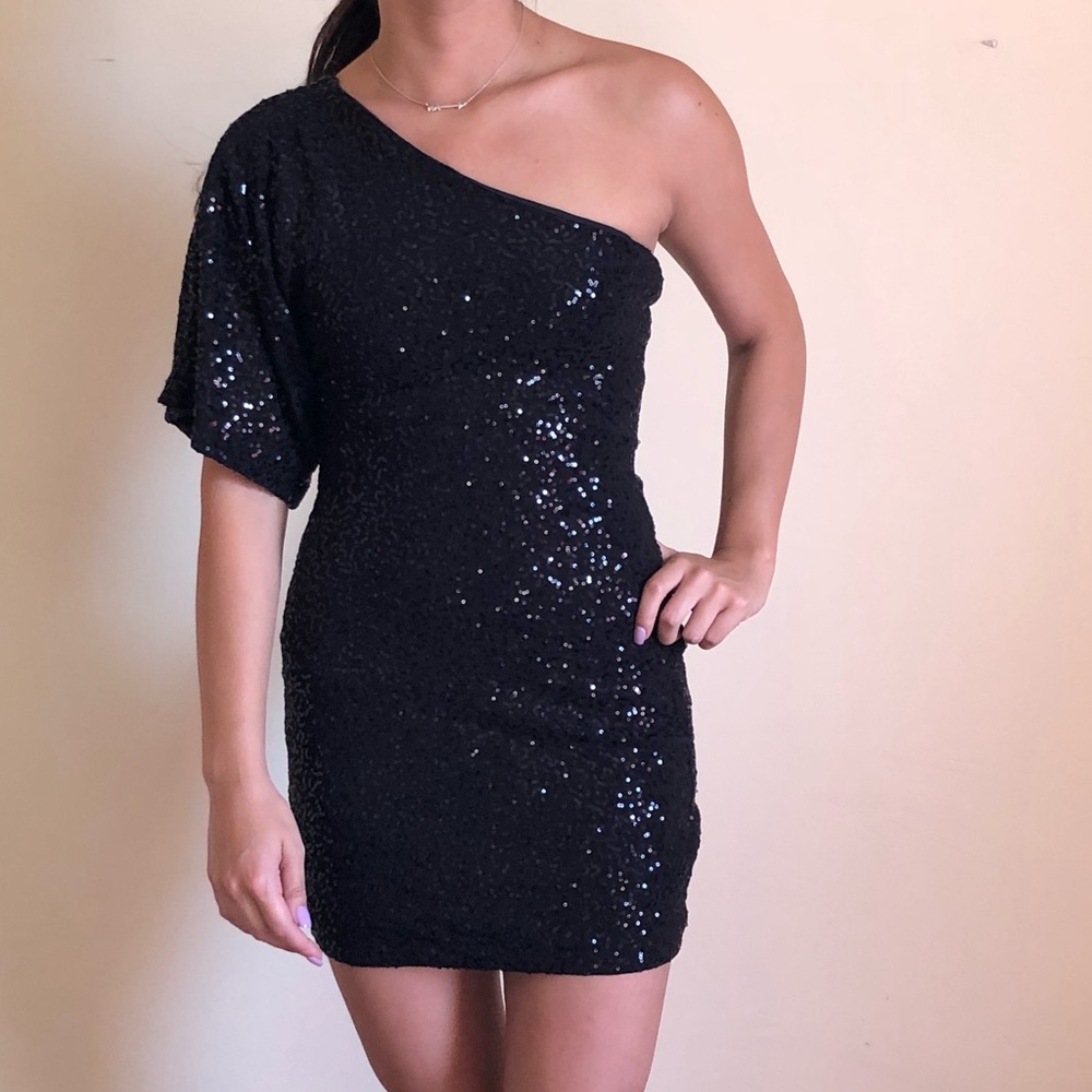 One shoulder black dress